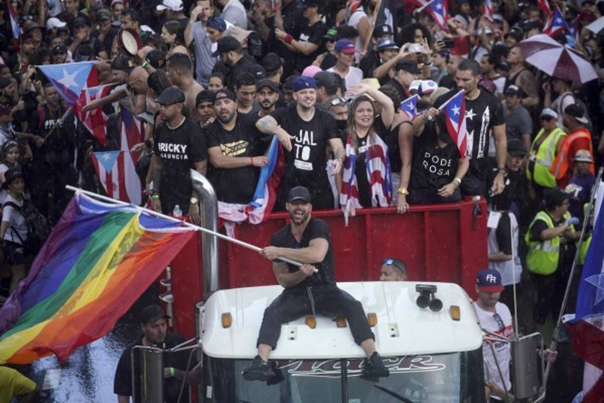Artistas como Ricky Martin, Bad Bunny, Residente, Olga Tañon o Benicio del Toro se han unido a las megamarchas en la isla para exigir la renuncia de Ricardo Rosselló, tras la revelación de un polémico chat.<br/><br/><br/>Fotos: Eric Rojas / AFP/ Alejandro Pedrosa (worldjunkies)<br/>