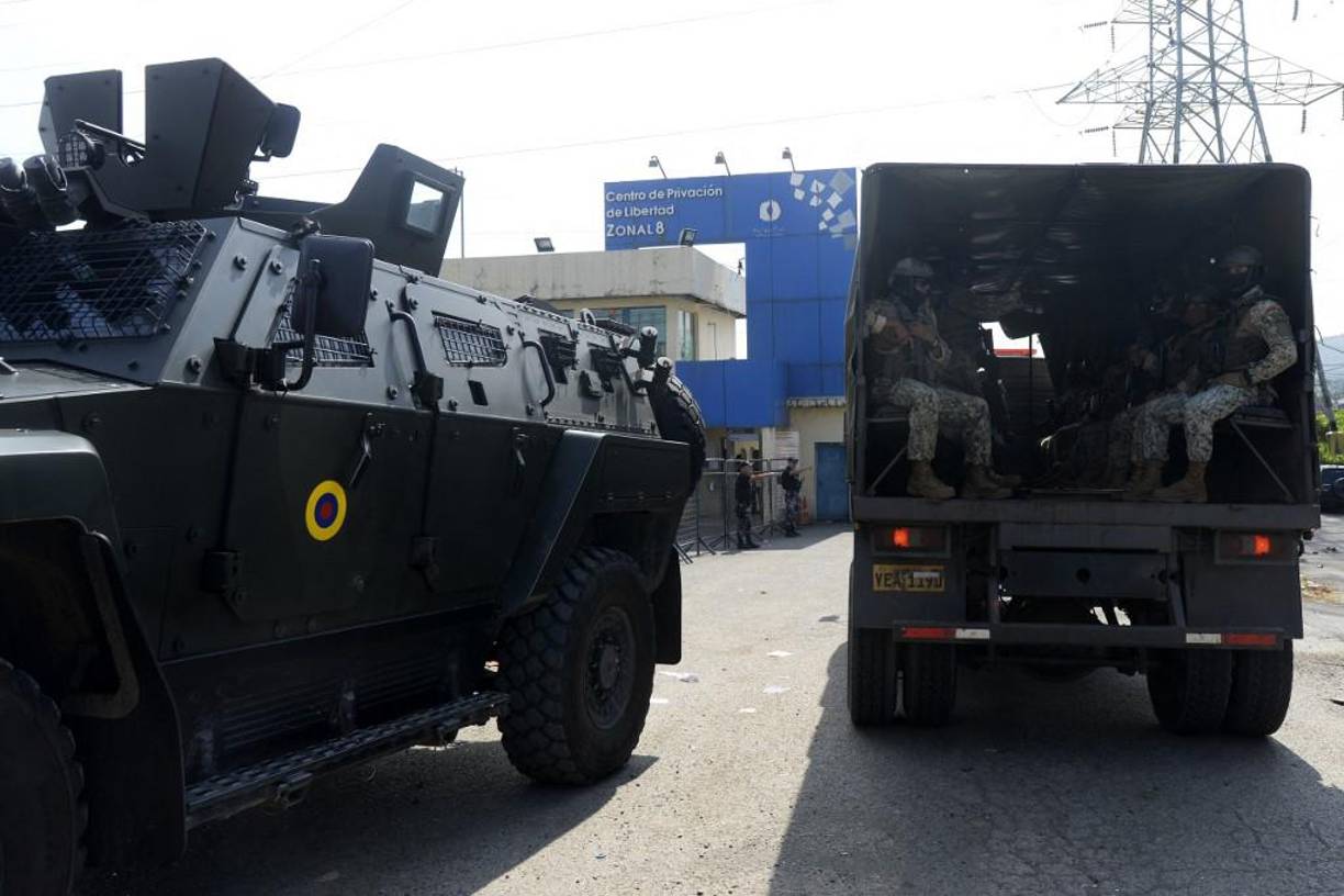 Por su parte, el presidente de Chile, Gabriel Boric, mandó “un abrazo fraterno” a López Obrador y calificó de “inaceptable” la irrupción de la Policía ecuatoriana en la Embajada de México en Quito.