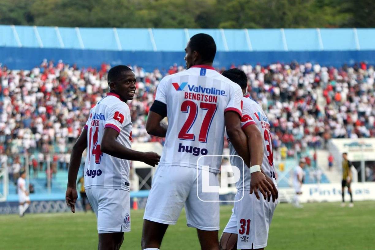 La celebración de Jerry Bengtson tras su gol que puso a ganar al Olimpia.