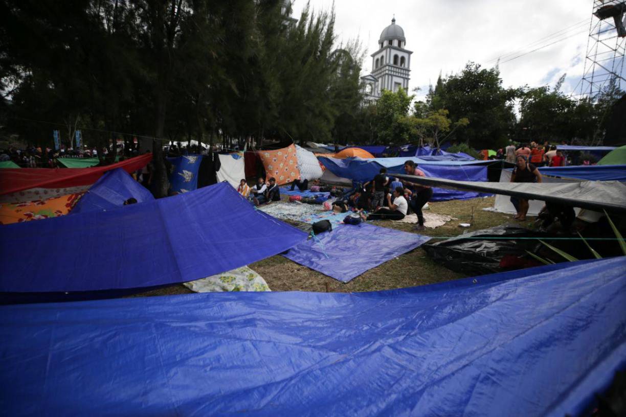 Además de Tegucigalpa, la celebración se extiende a distintos rincones del país. Parroquias e iglesias organizan misas, procesiones y vigilias en honor a la Virgen.
