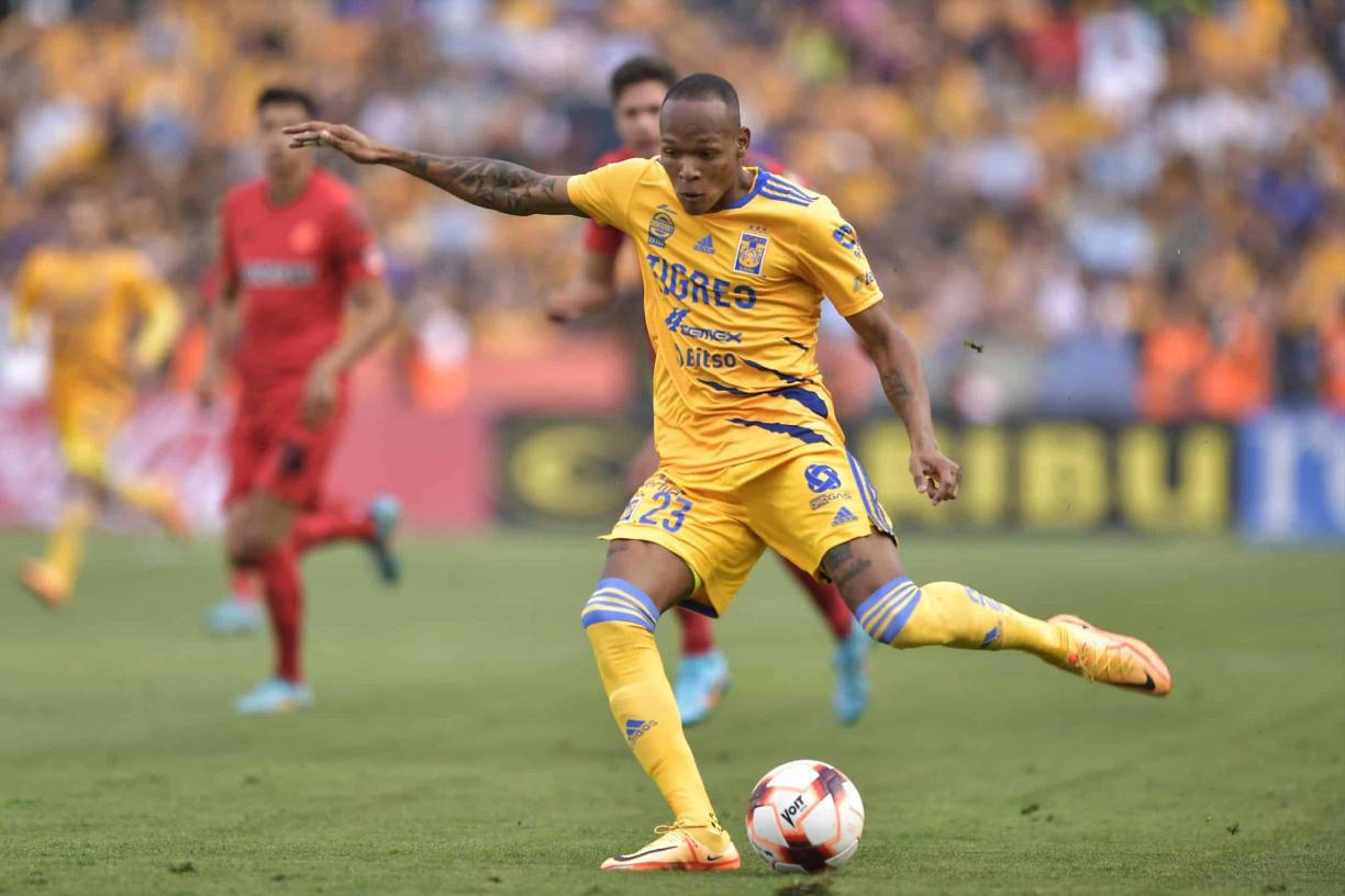 Luis Quiñones - El explosivo atacante colombiano de 31 años jugará de titular. A sus 33 años, el ex Toluca y Pumas tiene un precio de 2,50 millones de euros.