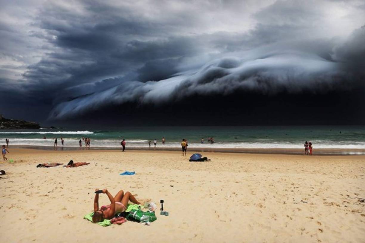 Una fotografía de una especie de 'tsunami' de nubes en Australia ganó el primer premio de la categoría 'Naturaleza'. Fue tomada por la fotográfa Rohan Kelly.