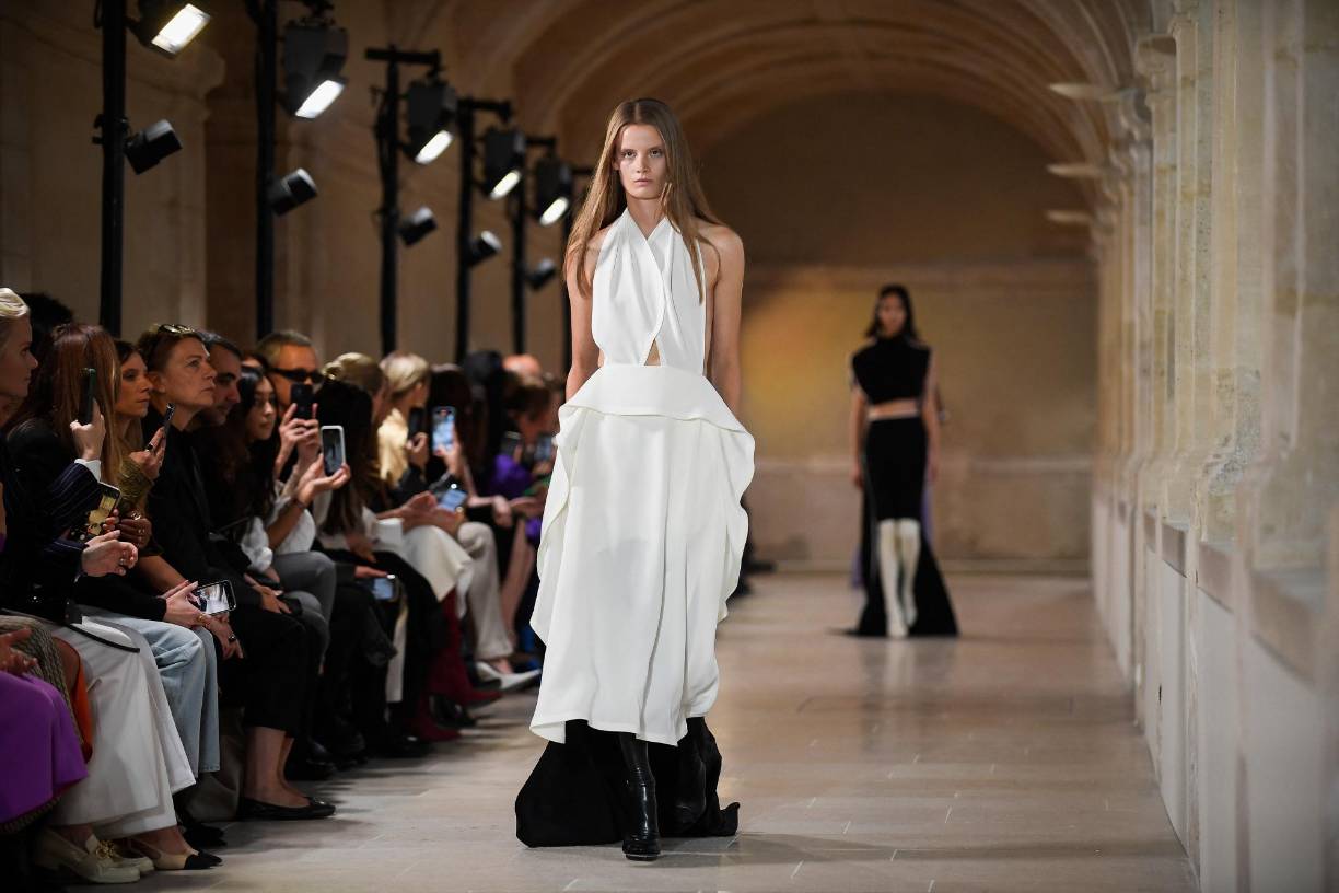 Los maxivestidos y traslapados figuraron