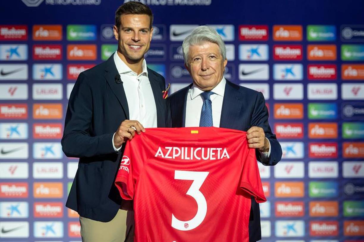 Agradecido “a todo el mundo que ha hecho posible” su fichaje por el Atlético de Madrid, sin darle importancia al hecho de haber firmado por un año y con el número ‘3’, César Azpilicueta fue presentado en el Atlético de Madrid, del que sintió que “era lo mejor” para él tras una conversación con Diego Simeone y al que llega preparado y en “un momento buenísimo” que hay que “demostrar” sobre el campo.