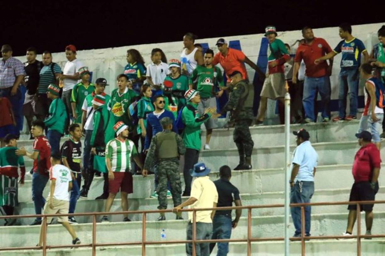 El pleito comenzó durante el encuentro, seguidores de ambos equipos se enfrentaron.