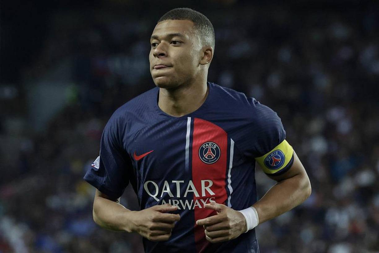 Real Madrid tiene un serio competidor en el mercado por Mbappé. Según Kirdemir, agente FIFA: “El Liverpool está haciendo la competencia y quiere pagar una fortuna al jugador. La oferta sería de 300 millones”.