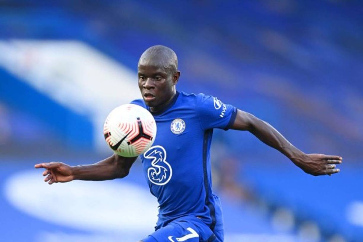 El Inter de Milán sigue insistiendo en el fichaje de N'Golo Kanté, del Chelsea. El club neroazzurri quiere formar un proyecto para pelear con el título de la Serie A y su próxima contratación podría ser el mediocampista francés.<br/><br/>El Chelsea está obligado a cuadrar números y los italianos venderían a Marcelo Brozovic o Christian Eriksen para lograr el dinero necesario.