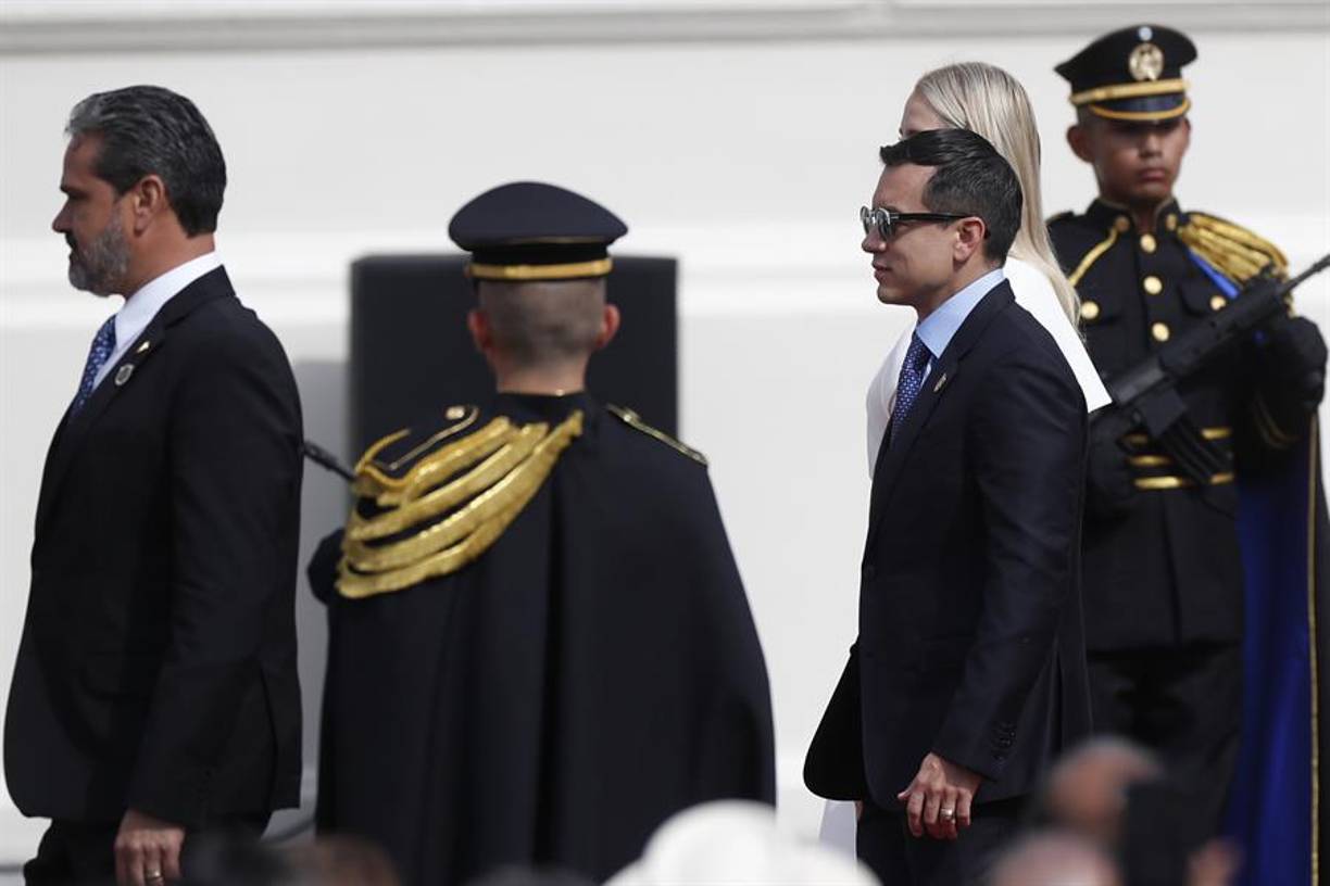 El presidente de Ecuador, Daniel Noboa, llega para participar en la ceremonia.