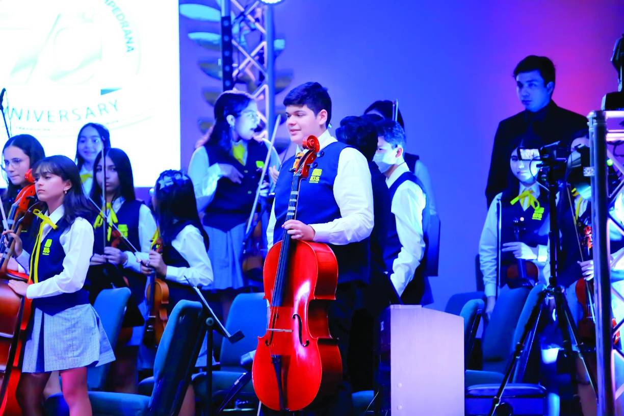 La orquesta de cuerdas, nivel intermedio, en su presentación.