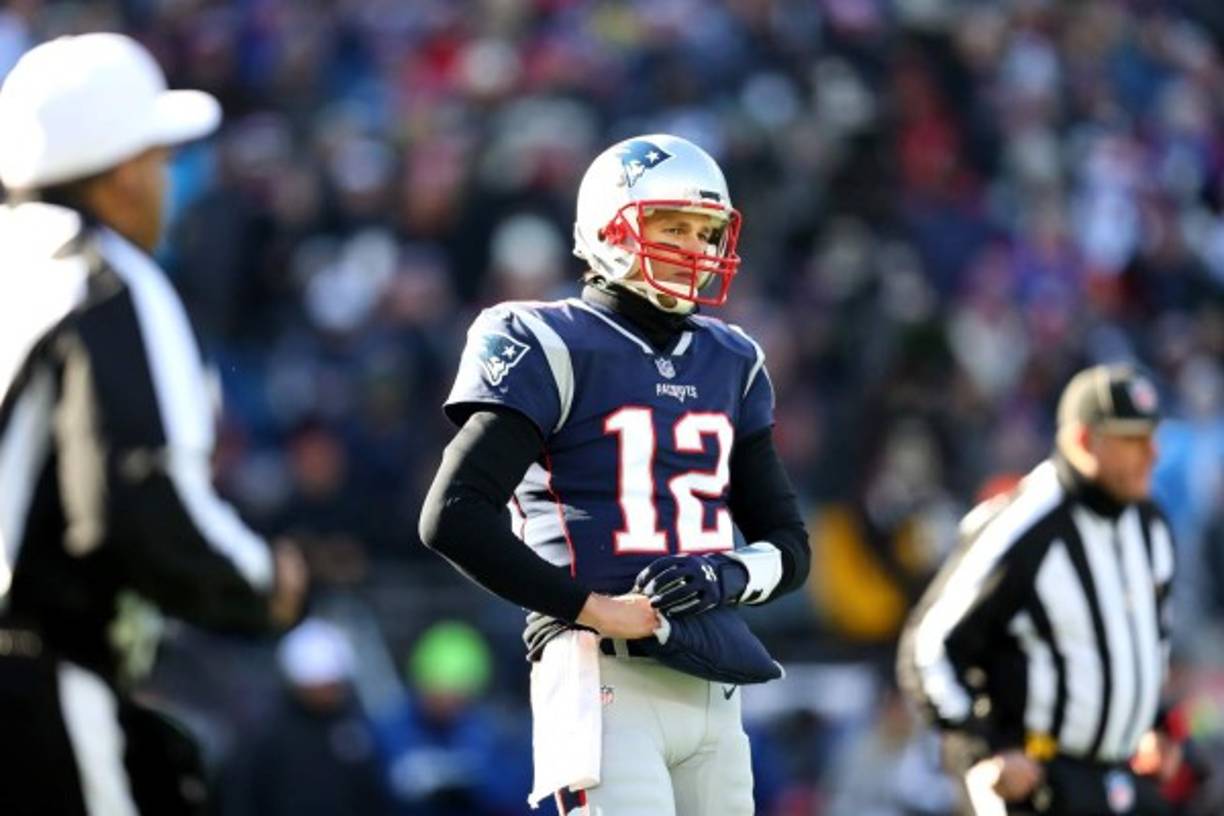 Brady desde su niñez admiraba al quarterback retirado Joe Montana, fue su inspiración. Ahora todo indica que ha superado a su ídolo. <br/><br/>El famoso quarterback es amado por su excelente desempeño pero también odiado por sus polémicas amistades entre ellas, Donald Trump quien conserva desde 2002 un profundo lazo amistoso que ahora disfrutan en el campos de golf.<br/>