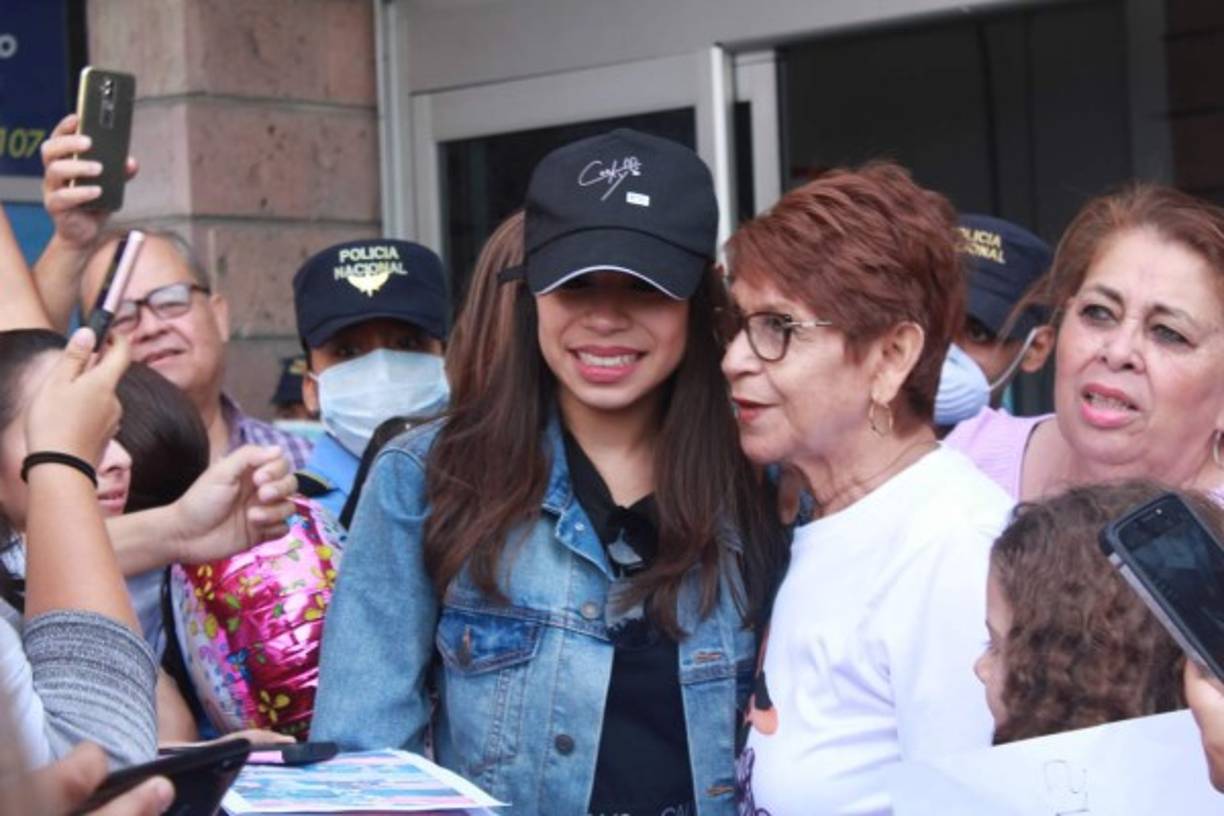 Angie compartió con sus fans y se tomó fotos que ya se han viralizado en redes sociales.