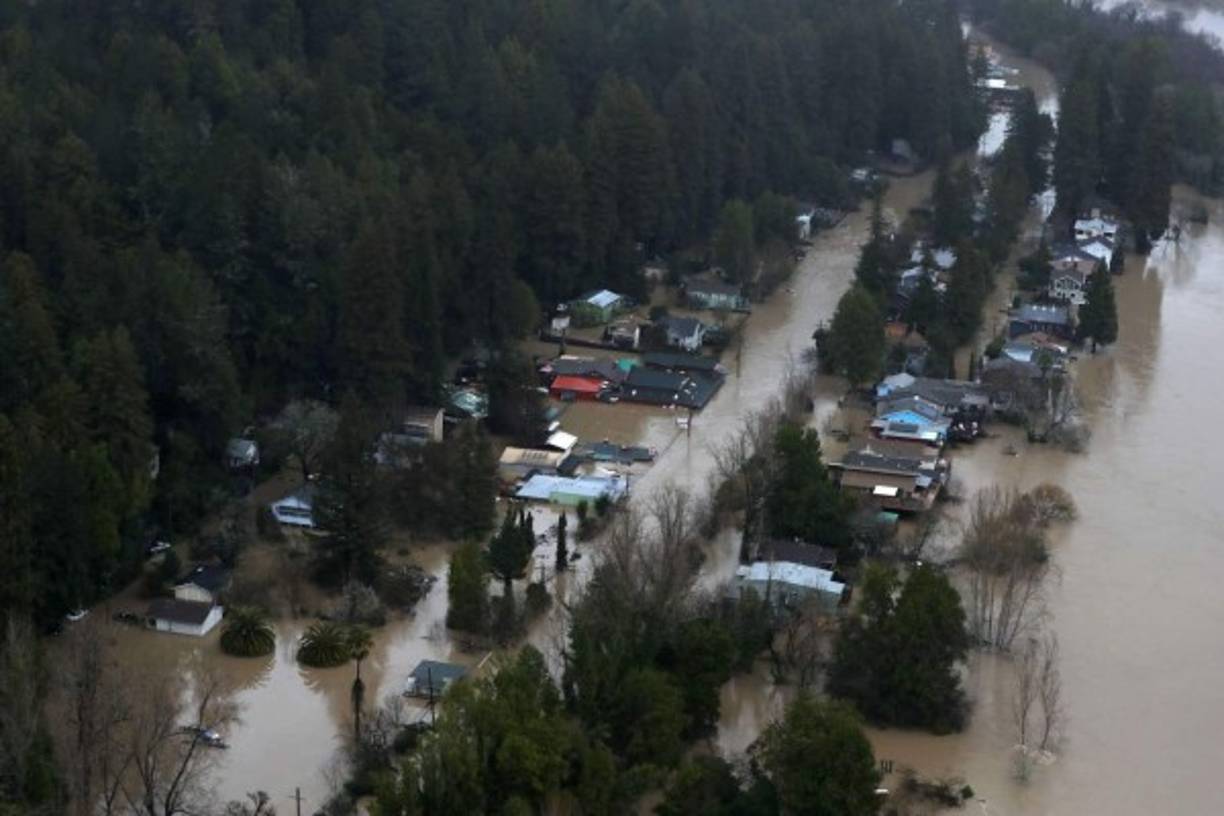 El pueblo de Guerneville, en el condado de Sonoma, fue uno de los más afectados por las peores inundaciones de los últimos 25 años en California.