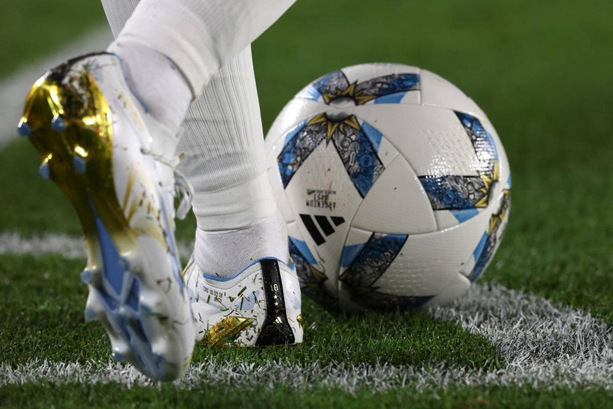 Los hermosos tacos con los que jugó Lionel Messi frente a Paraguay.