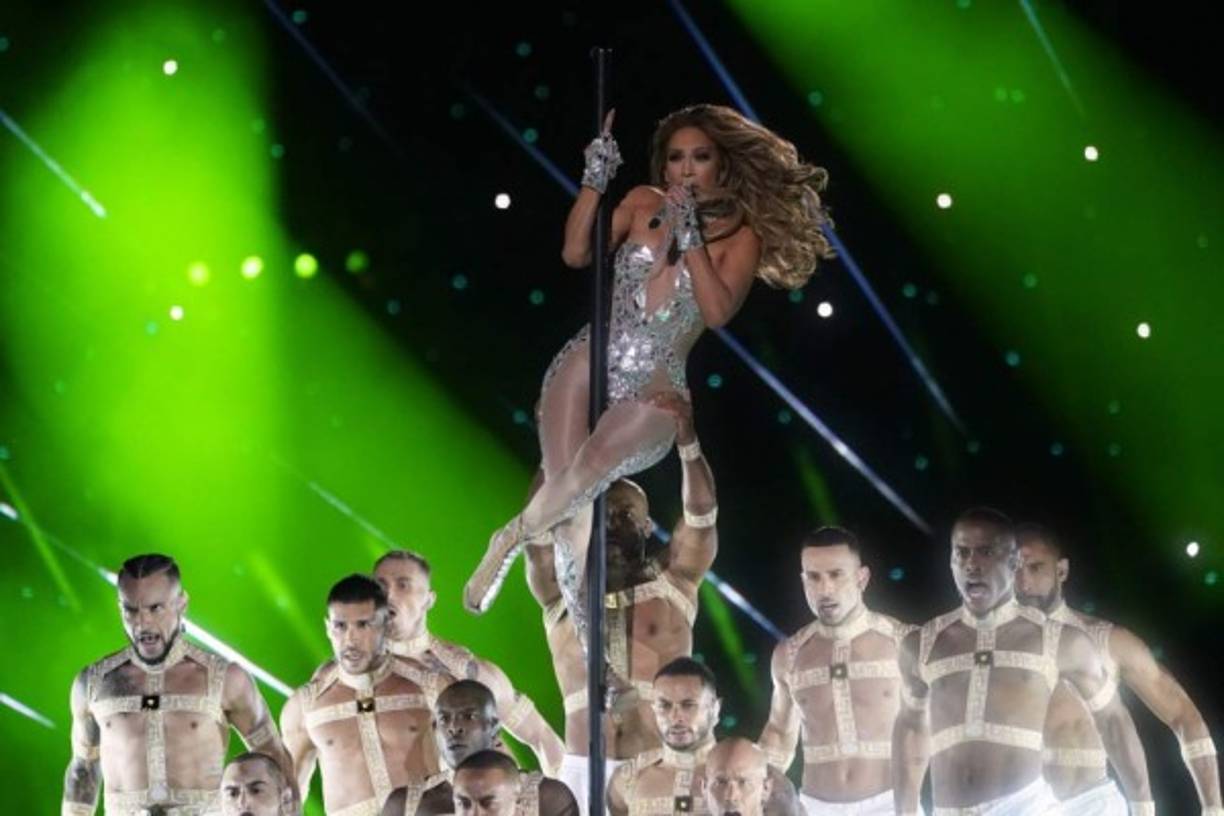 El show mantuvo a los espectadores levantados de sus asientos durante los casi 15 minutos que duró, un emotivo acto con luces y sonido espectaculares.<br/><br/>