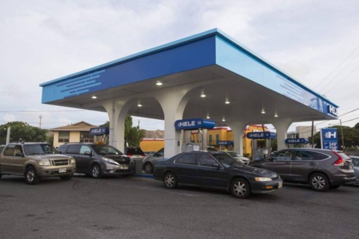 Lane constituye una amenaza con vientos de hasta 215 kilómetros por hora, lluvias torrenciales y olas peligrosas.