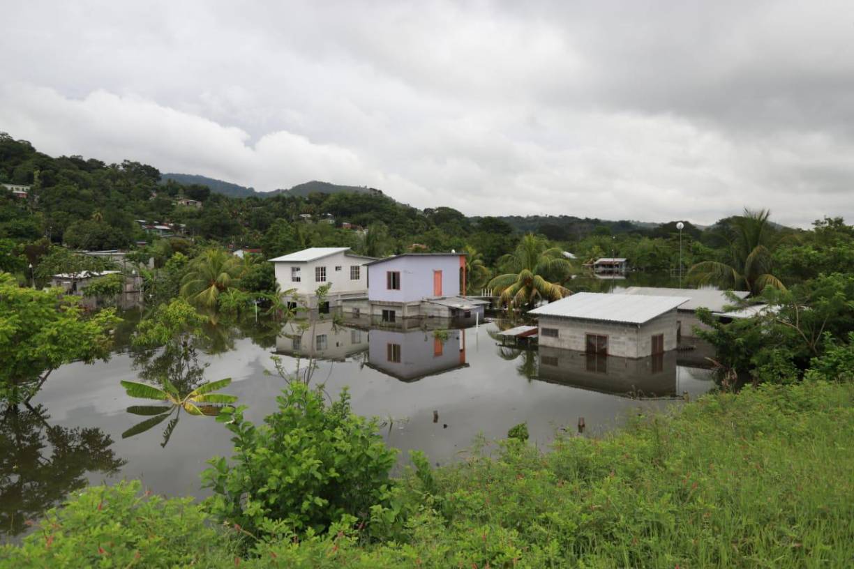 YORO- Los municipios más vigilados son El Negrito y El Progreso, en donde se hacen inspecciones sobre el puente Plateado y La Democracia.- En la colonia Palermo ya se han reportado filtraciones.