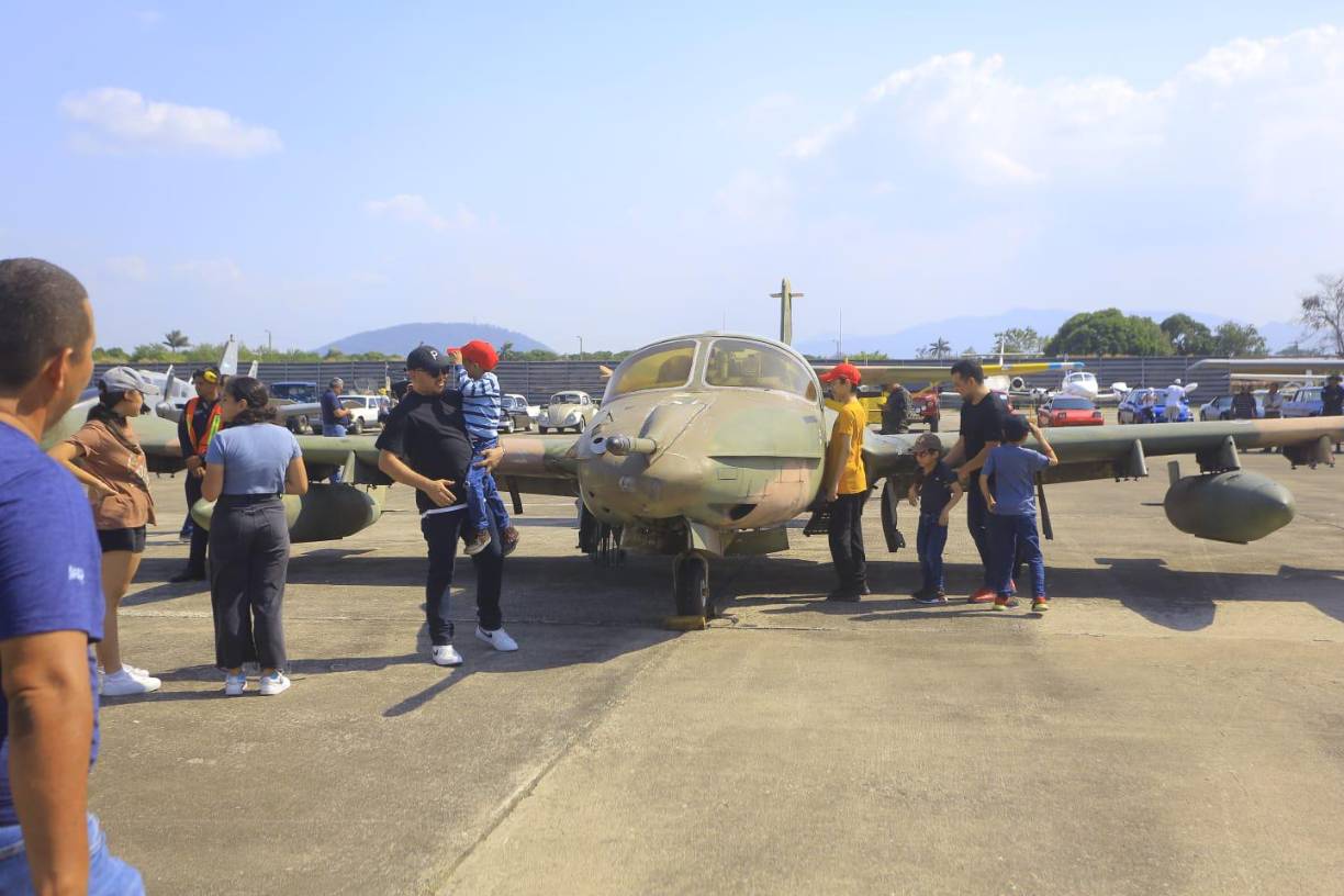 Espectacular show aéreo se vive en San Pedro Sula