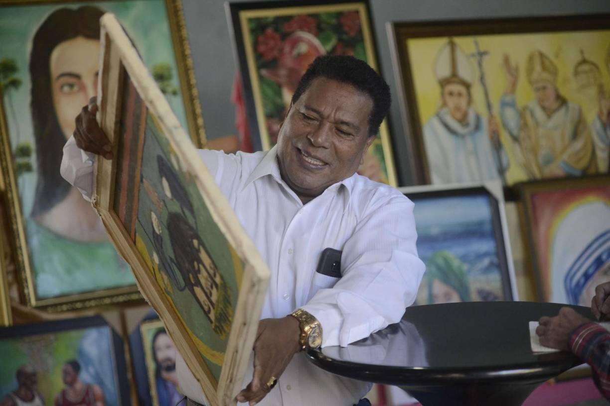 Acepta que en sus años de gloria como fisicoculturista hizo cosas indebidas relacionadas con la infidelidad. Sin embargo, gracias a su esposa Sonia que le mostró el camino angosto de la redención, estudió teología. Ahora es un hombre íntegro, que no solo es formador de cuerpos, sino también de almas como pastor en una iglesia, filial del Ministerio La Cosecha, contigua a su gimnasio. Allí mismo tiene una fábrica de aparatos para hacer músculos que nada tienen que ver con los que hacía con pedazos de hierro cuando comenzó a prepararse para ser campeón de campeones.