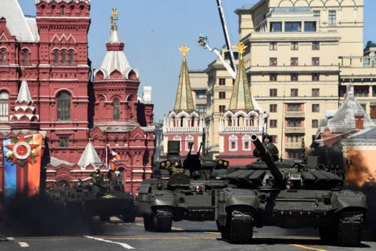 Los tanques T-72B3 son la versión actualizada del T-72, utilizado en la Guerra Fría. Dispone de un potente cañón 2A46M-5 de 125 mm de calibre y de ánima lisa, que le permite lanzar misiles.