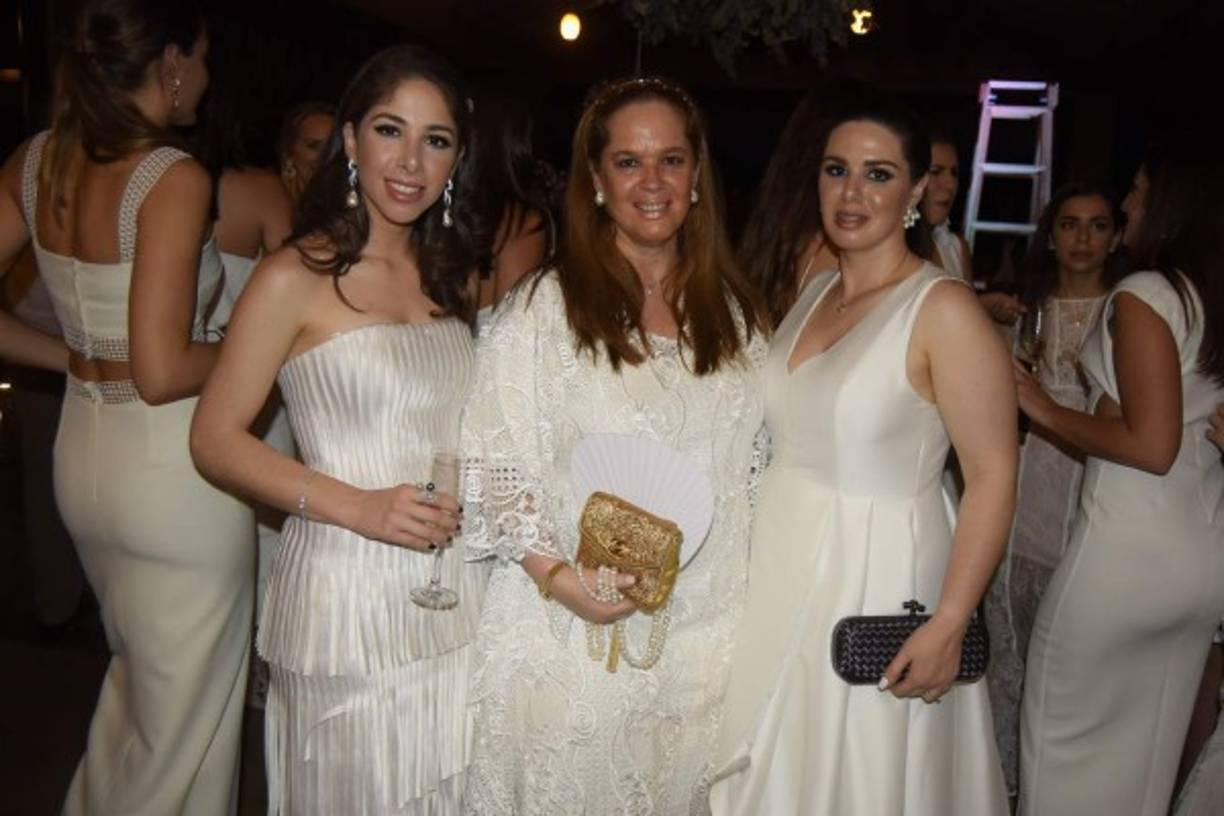 Tiara, Debbie y Giordanna Kafati.