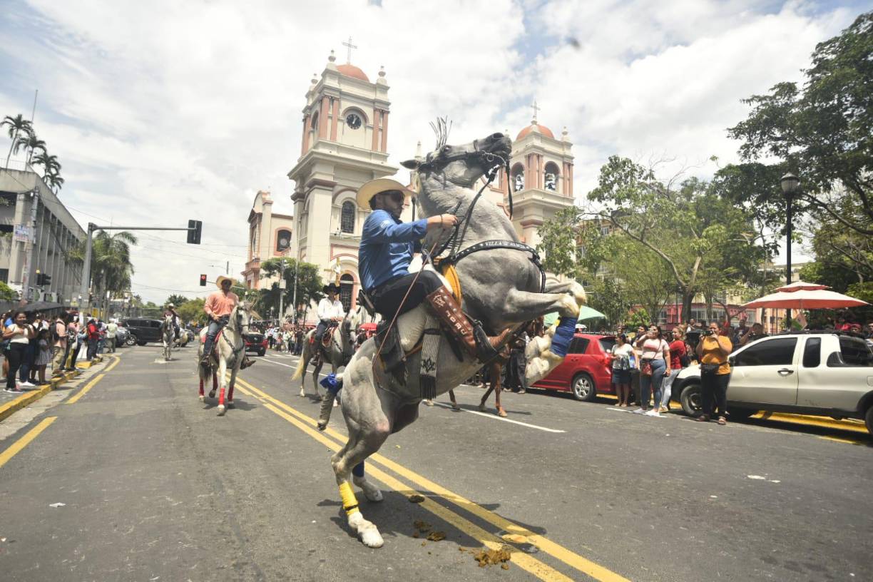 Bellezas: Las chicas que enamoraron en el desfile hípico de San Pedro Sula