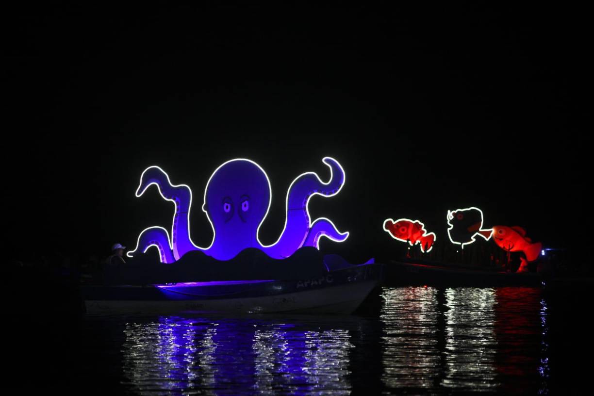 El toque musical estuvo a cargo del grupo internacional “La Makina” y la agrupación nacional “La Versatil”, quienes al Rufino de su música pusieron a bailar a todo los presentes. 