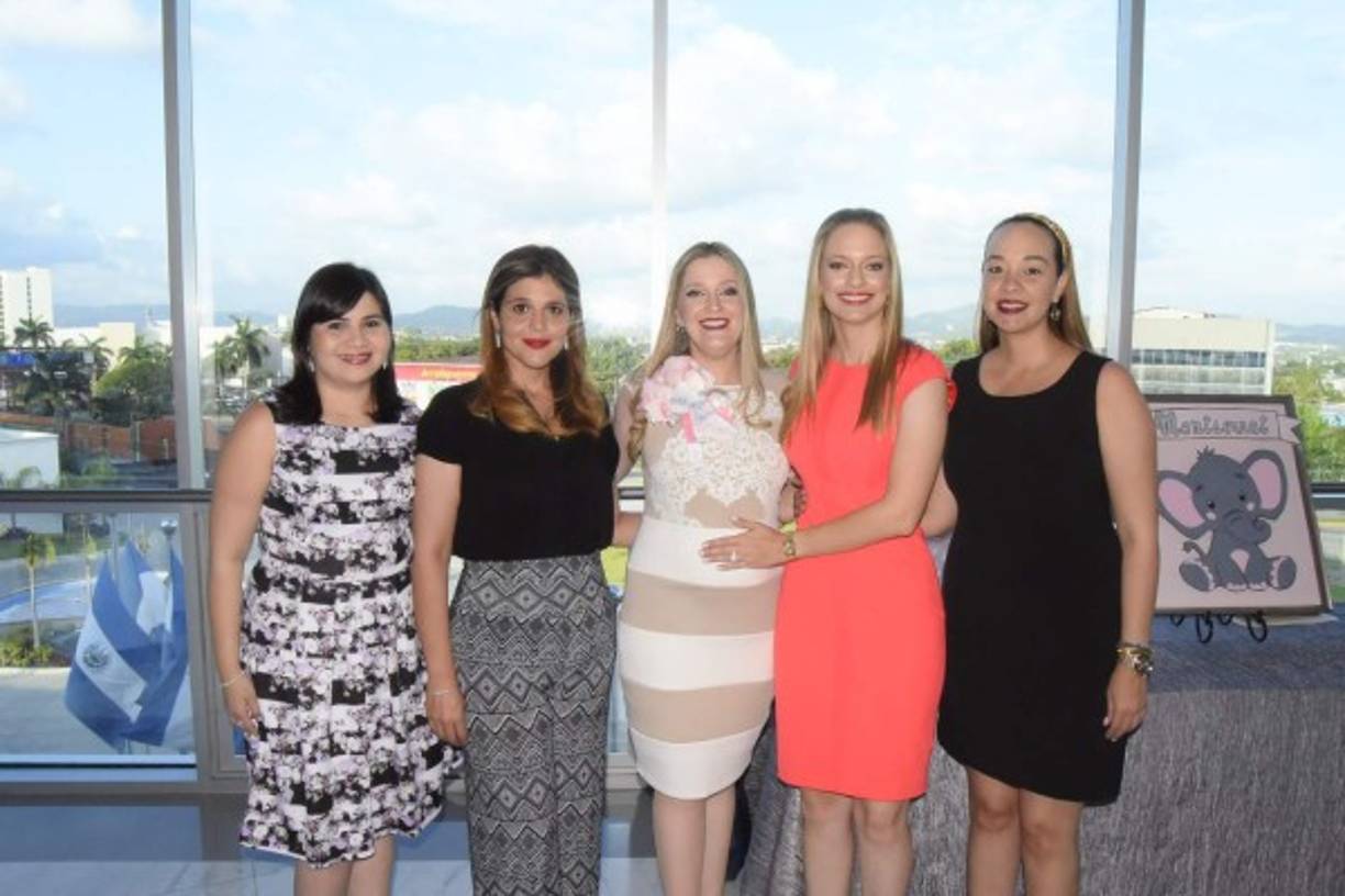 María Sánchez, Nasshira Handal, Michelle Matute, Nathalie Wolozny y Victoria Álvarez.