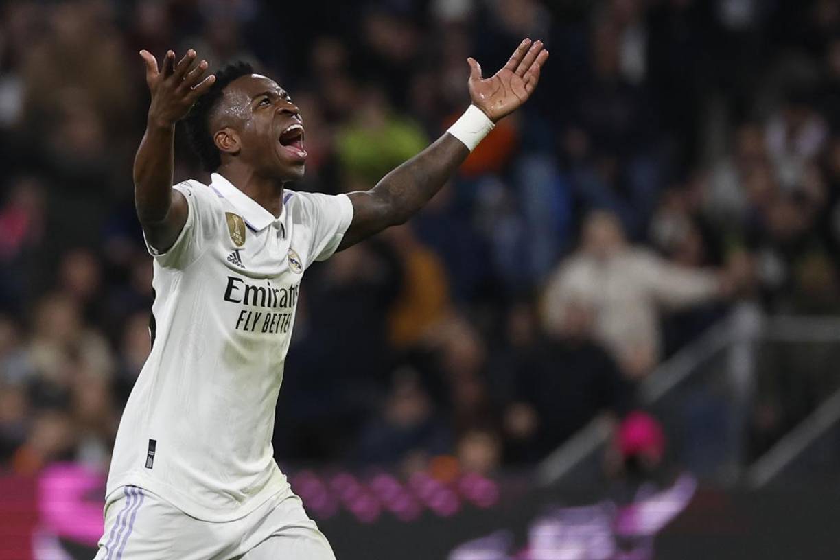 Vinicius reaccionó incrédulo tras la amonestación y dijo de todo al aire.