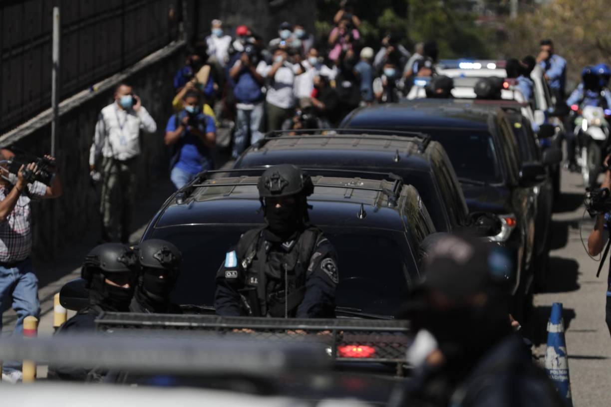  Bonilla Valladares, que ejerció el cargo de jefe de la Policía Nacional entre 2012 y 2013, fue capturado este miércoles en el sector de Zambrano, unos 30 kilómetros al norte de Tegucigalpa, la capital del país, y fue trasladado a la misma unidad especial de la Policía Nacional en la que está con “detención provisional” el expresidente Hernández (2014-2022).