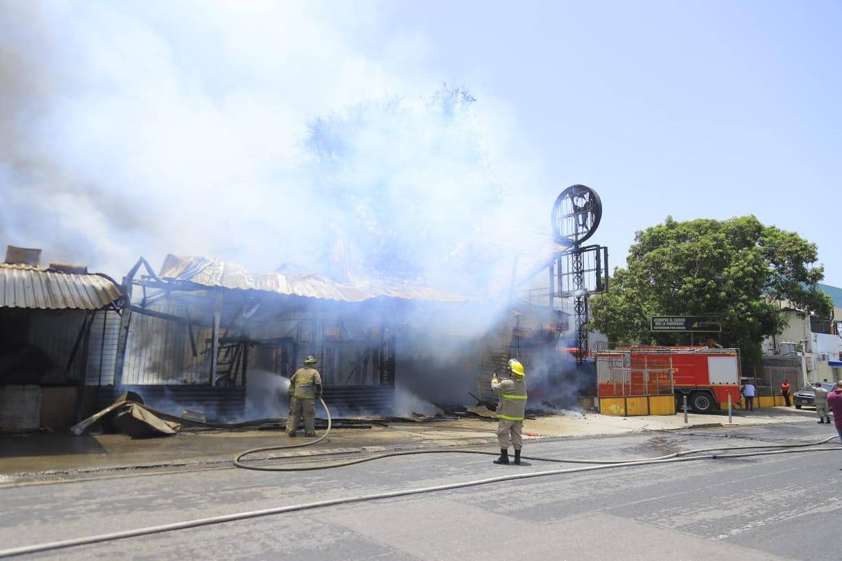 Dramático: llanto por el incendio de restaurante en San Pedro Sula