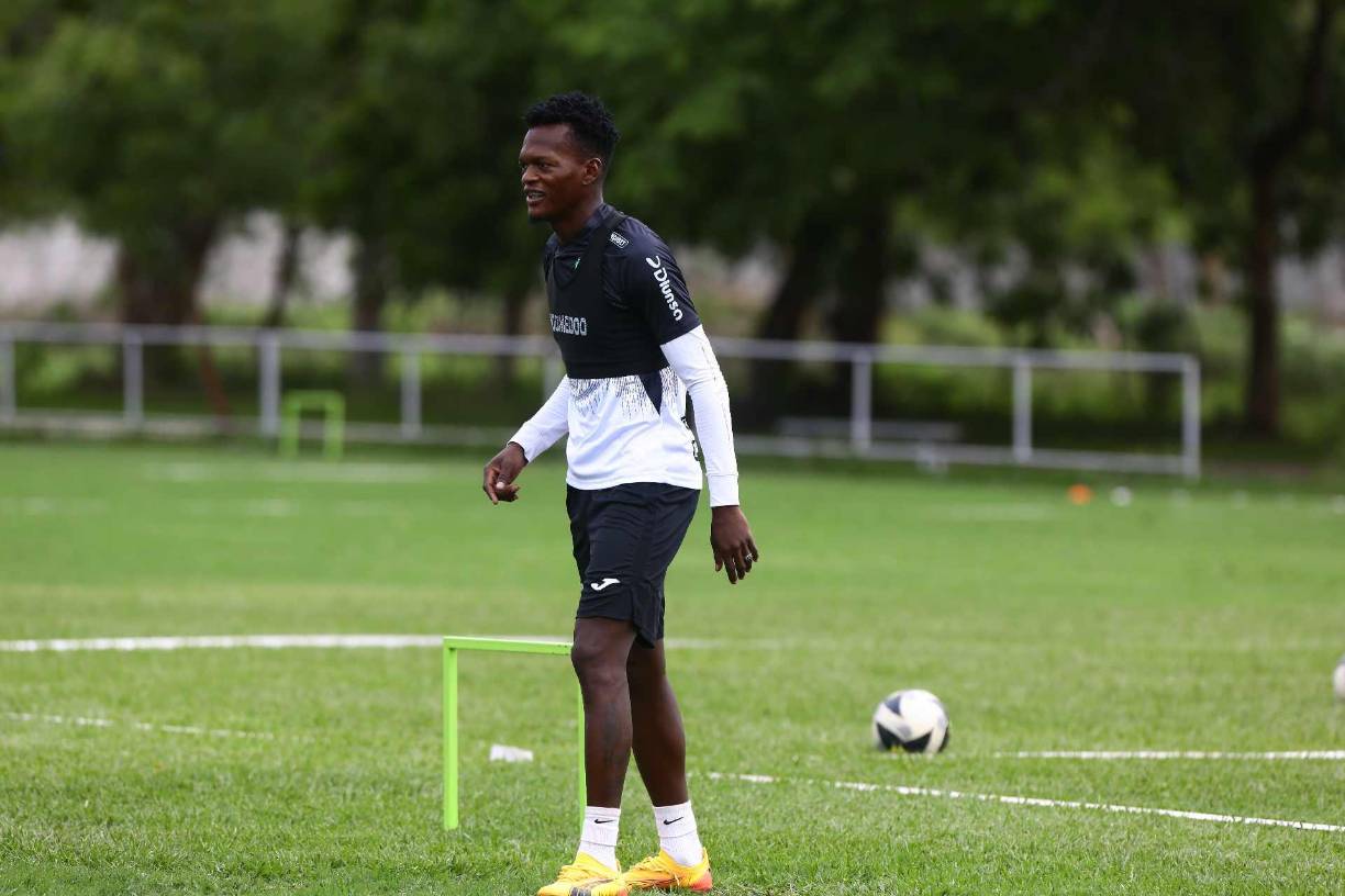 El lateral Félix Crisanto llegó a un acuerdo para seguir vistiendo la camiseta del Marathón.