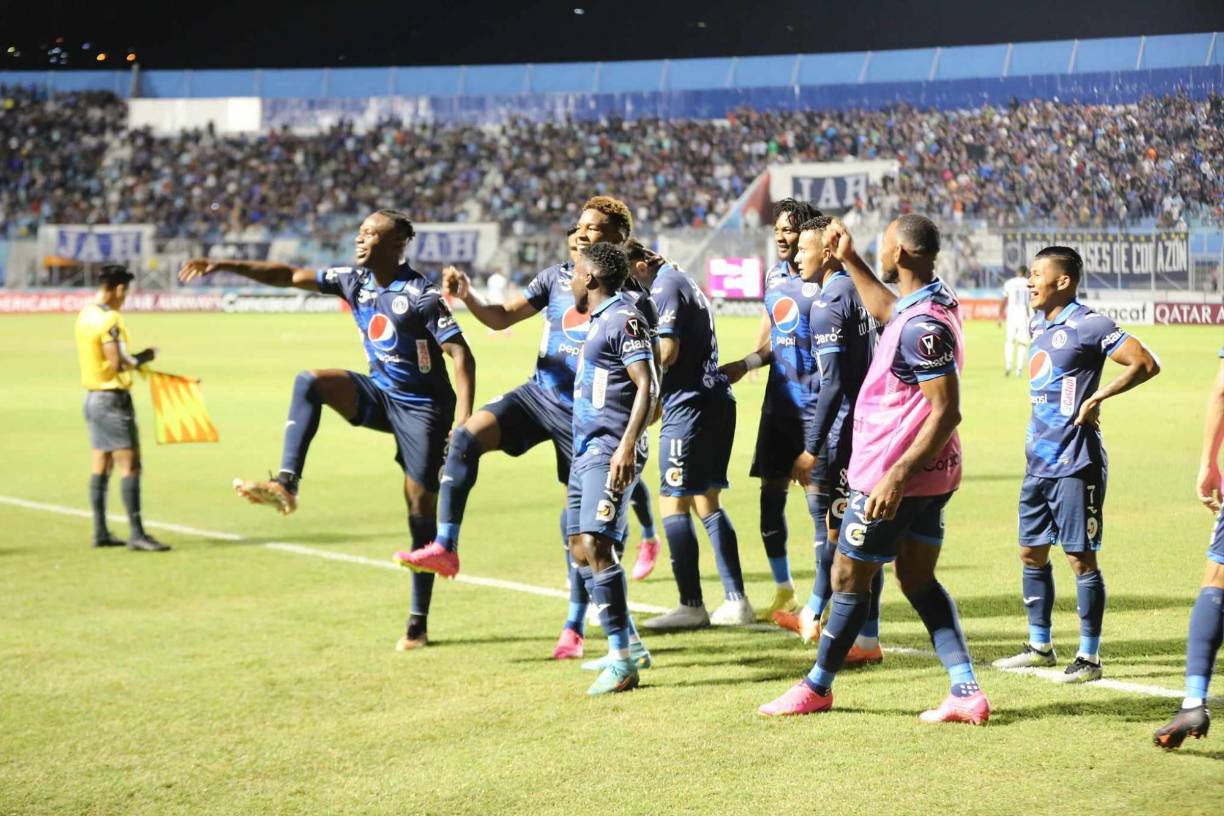Jugadores del Motagua celebraron de esta manera peculiar el 2-0 definitivo del partido.
