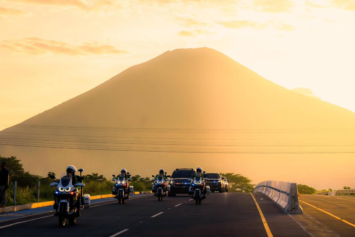 El pueblo salvadoreño celebró la inauguración de esta megaobra de infraestructura vial impulsada por el gobierno de Nayib Bukele. 