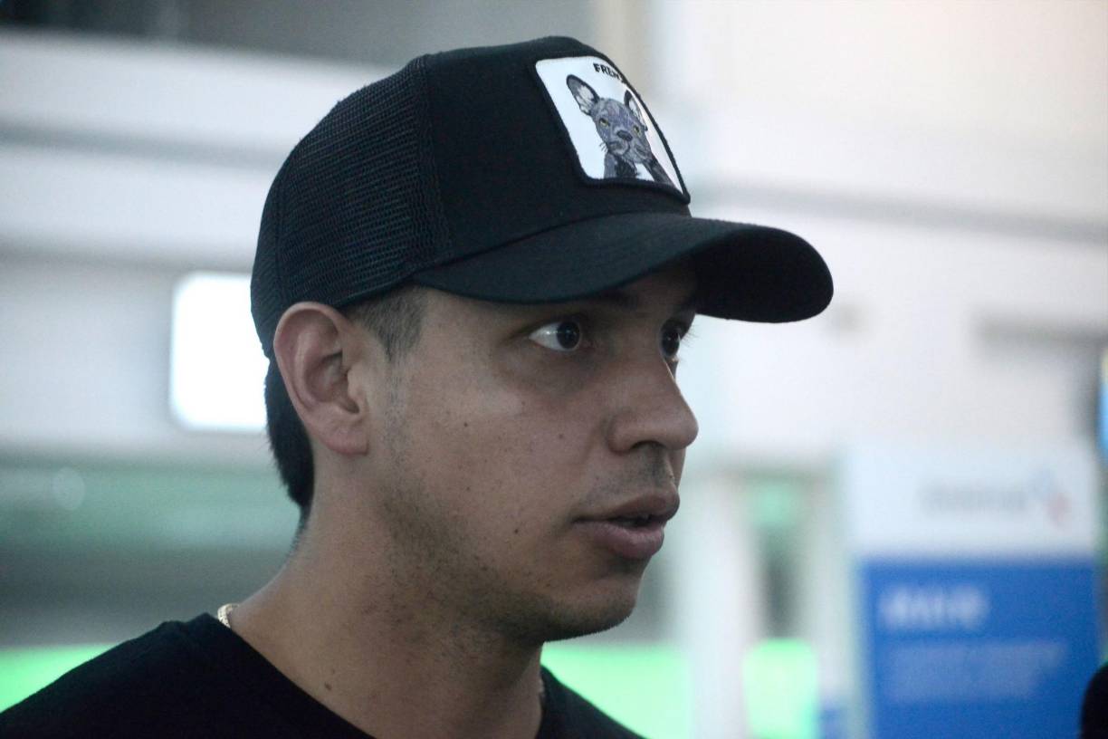 Mauricio Dubón partió este domingo rumbo a Houston para unirse a las filas de los Astros, actual campeón de las Grandes Ligas, que iniciará pretemporada en los próximos días.