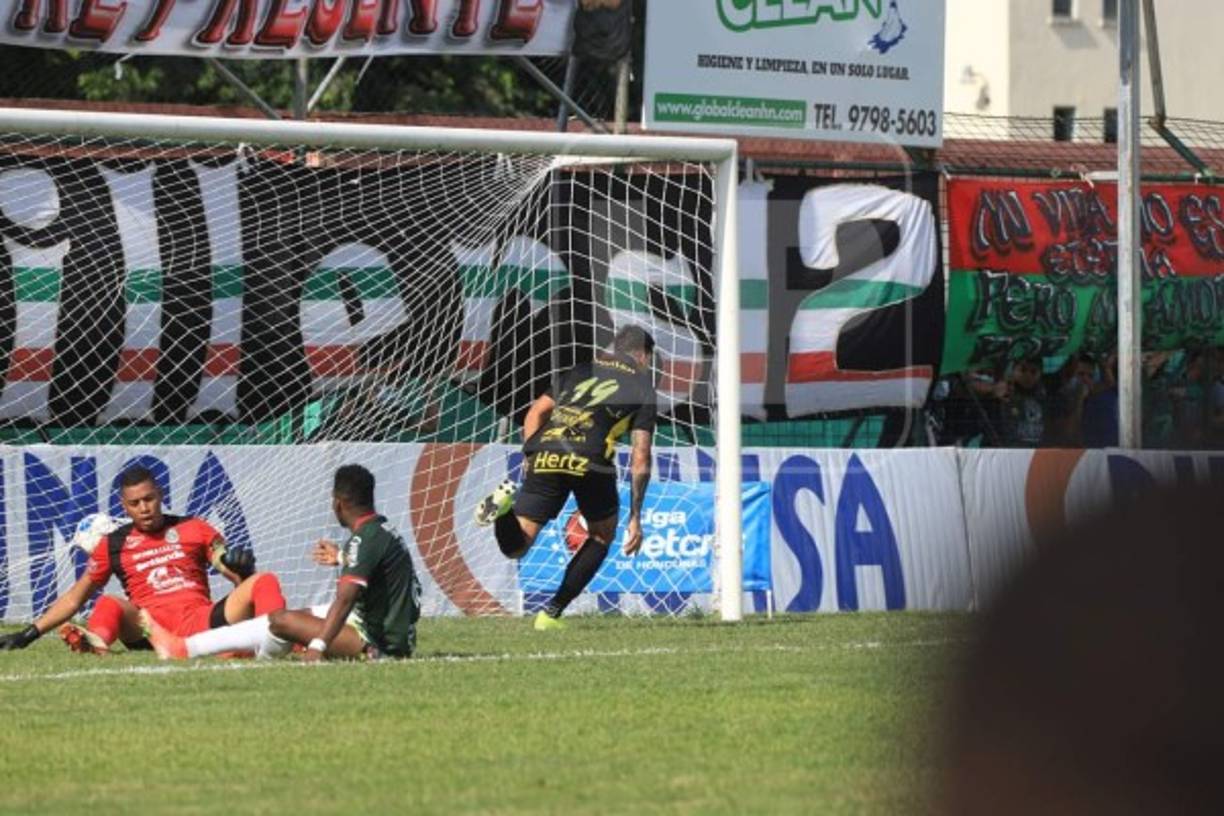 La polémica arbitral no podía faltar y se hizo presente en el primer tiempo del derbi sampedrano entre Marathón vs Real España. Al argentino Ramiro Rocca se le anuló un gol que era legítimo.