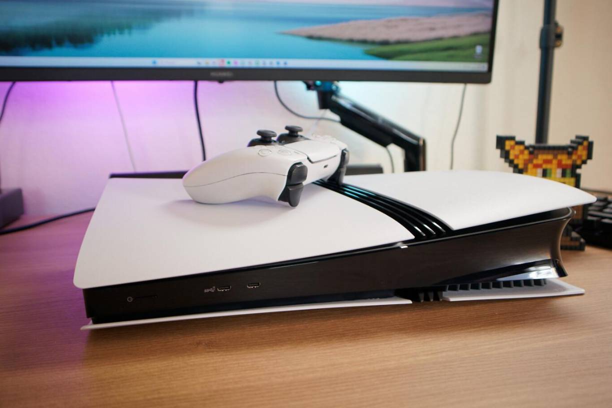 Para Sony, esta decisión tiene que ver con el equilibrio gasto/valor y el dar opciones a los jugadores. Es un punto de vista. Otro es que el lector es un periférico prácticamente obligatorio para poder exprimir al máximo la consola.