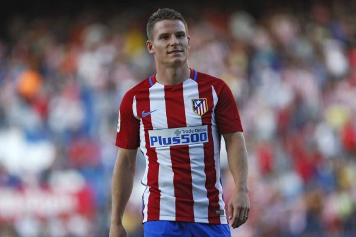 Kevin Gameiro abre la puerta de salida... y la de entrada del Atlético de Madrid. El delantero francés ha recibido una oferta irrechazable del fútbol chino para incorporarse el próximo verano al pujante y poderoso -económicamente hablando- campeonato del país asiático. Una vez analizada la propuesta, el 21 rojiblanco se la ha trasladado a los dirigentes del Atlético para que la estudien y valoren si les compensa el precio del traspaso del internacional galo.