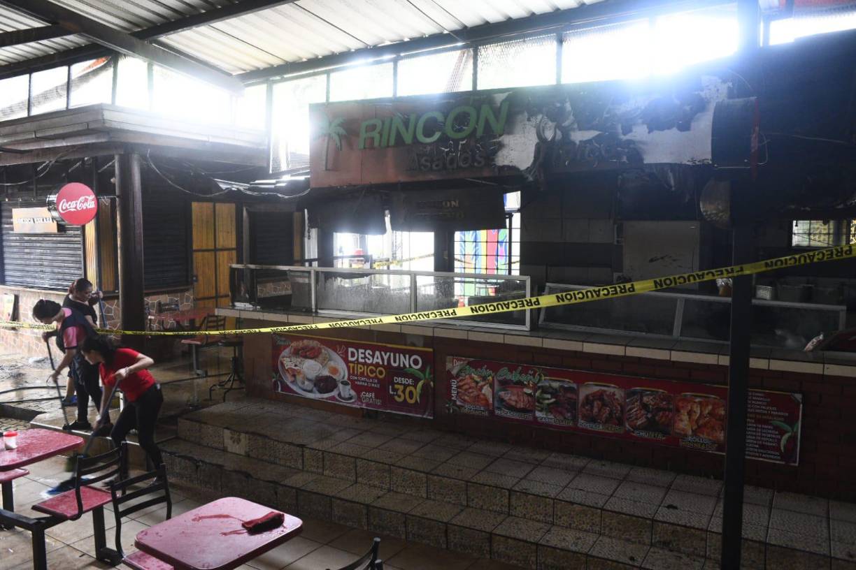 La Plaza Típica está ubicada en la tercera avenida, entre la segunda y tercera calle (NO), del barrio Guamilito de San Pedro Sula. 