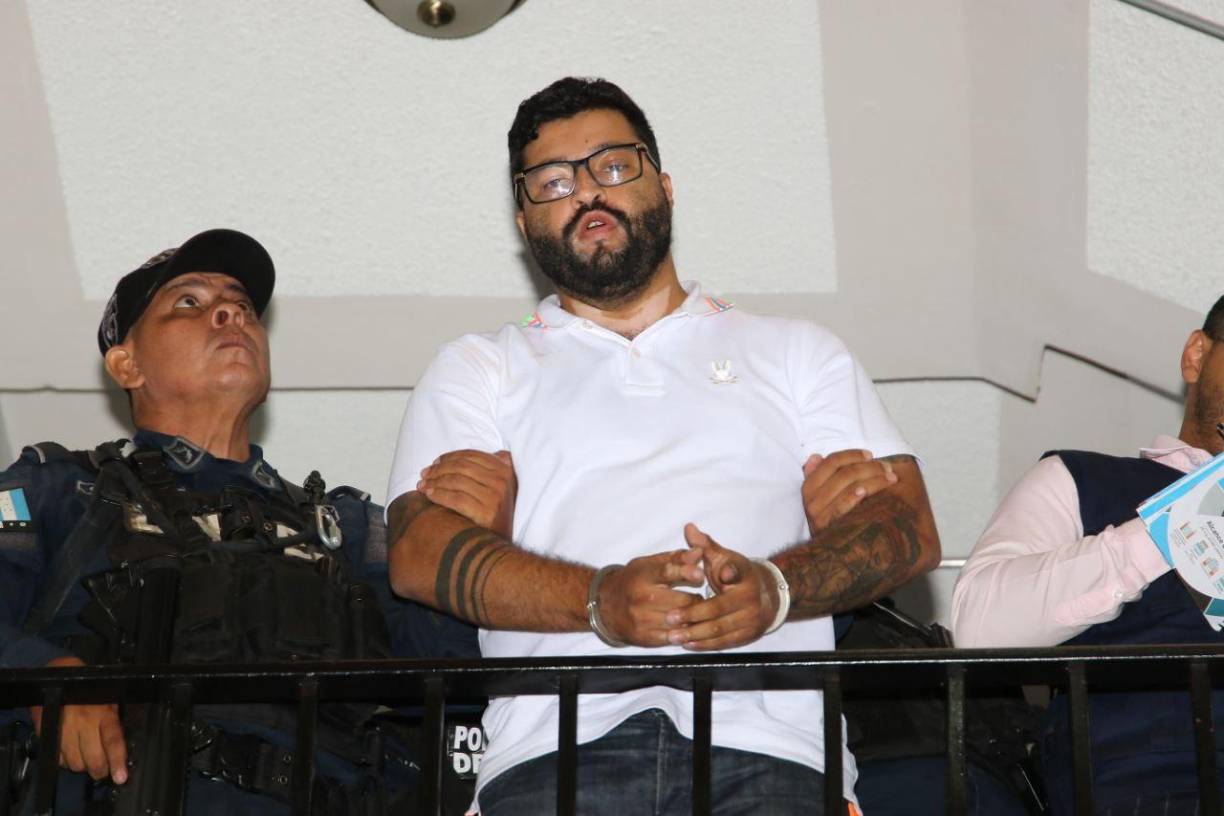 Al respecto, Obando resaltó que su esposo está fuera del país desde hace tres meses, por una compleja enfermedad, y le exigió a la Fiscalía que salga a la luz “todo lo que tenga que salir” y que si ella o su esposo fueran culpables, que lo diga el fiscal general.