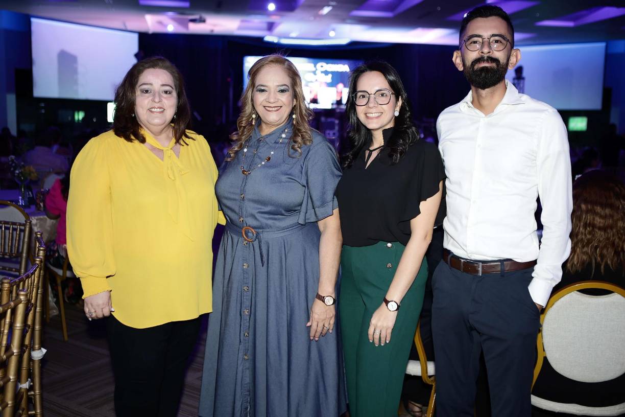 Rosa Mercado, Genoveva Grande, Alicia Cerrato y Moisés Reyes