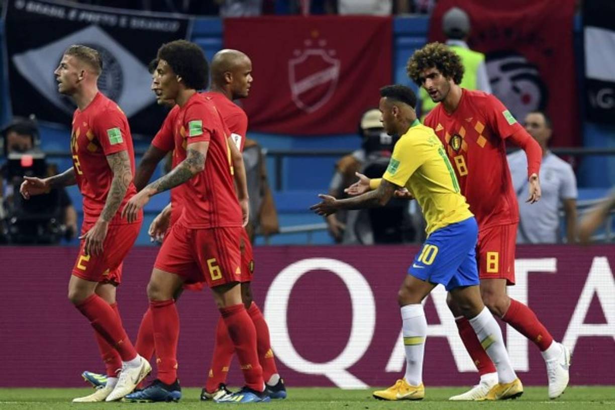 Neymar tuvo una bronca con el 'gigante belga' Marouane Fellaini. <br/>