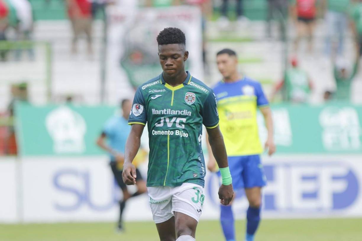 Jeffry Miranda, cabizbajo durante el partido que perdió Marathón contra el Olancho FC.