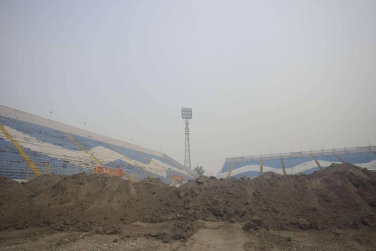 Impresiona verlo: Así luce el estadio Morazán sin la grama vieja