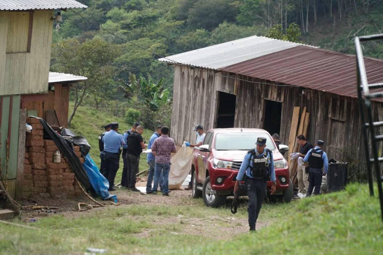 Por otro lado, la Policía informó que cuatro de los muertos son miembros de la banda criminal Los Mejía, que se supone está ligada a la Mara Salvatrucha (MS-13).