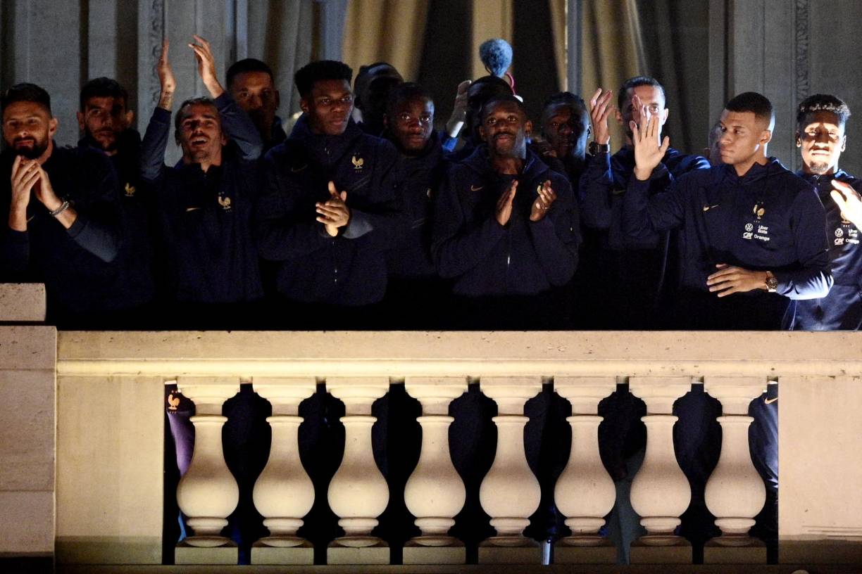 French national football team greets supporters at the Hotel de Crillon, a day after the Qatar 2022 World Cup final match against Argentina, at the Place de la Concorde in central Paris on December 19, 2022. (Photo by Christophe ARCHAMBAULT / AFP)
