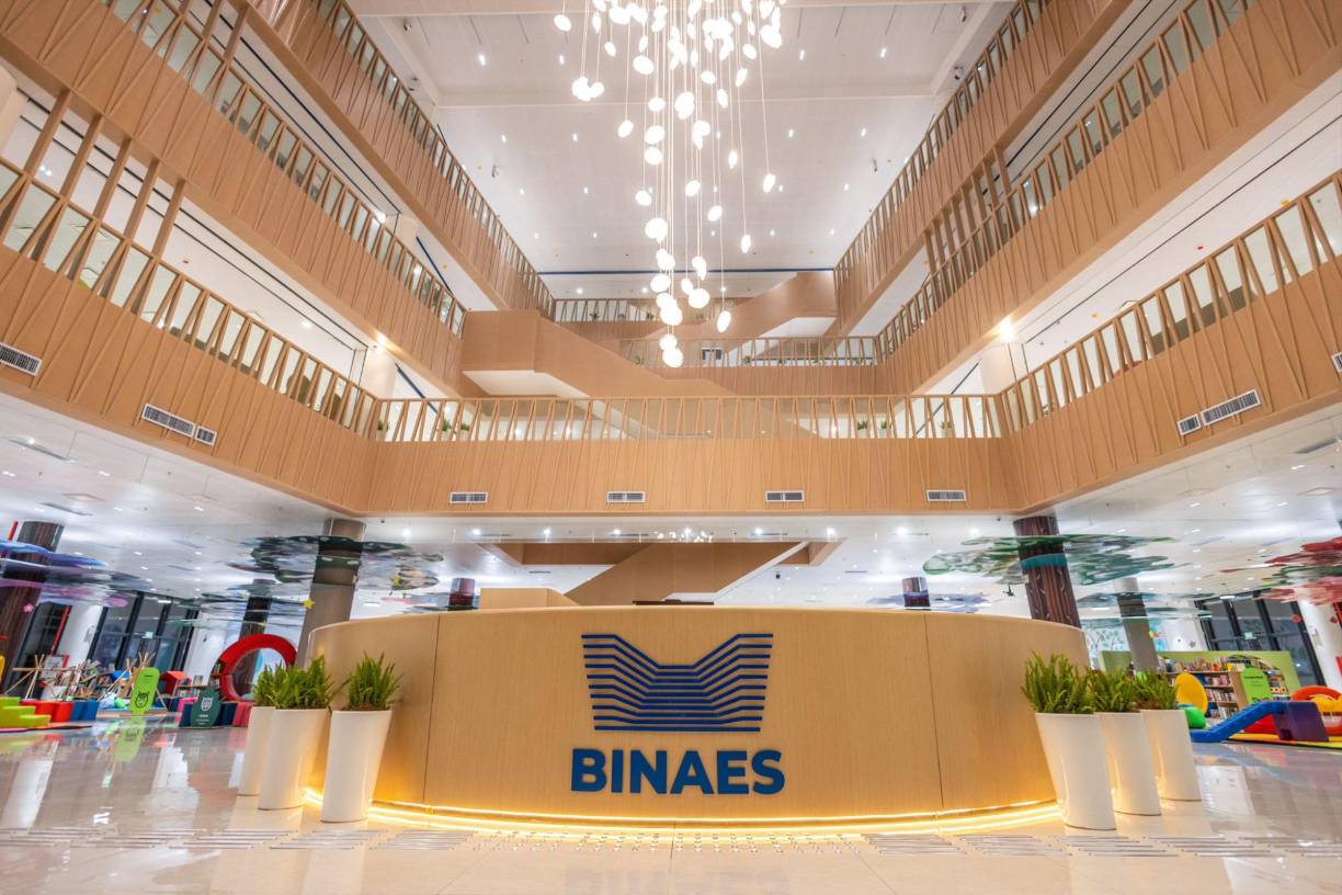 La construcción del edificio de 24.000 metros cuadrados se inició en febrero de 2022 a pocos pasos de otros emblemáticos de San <b>Salvador</b> como el Palacio Nacional y la Catedral.