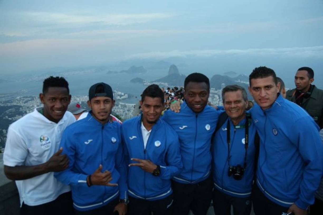 Luego hubo muchas dificultades para lograr el acceso. No había boletos para el tren que te lleva desde las faldas de la montaña hasta el monumento.