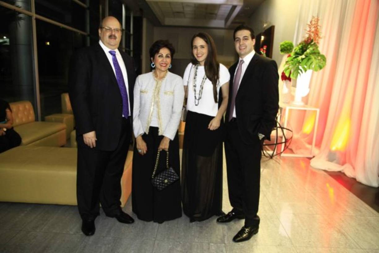 Jorge Shibli, Carolina, Paola y Jorge Canahuati.