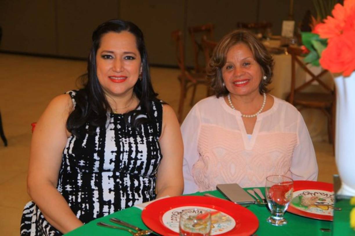 Roxana Handal y Reina Ramos.