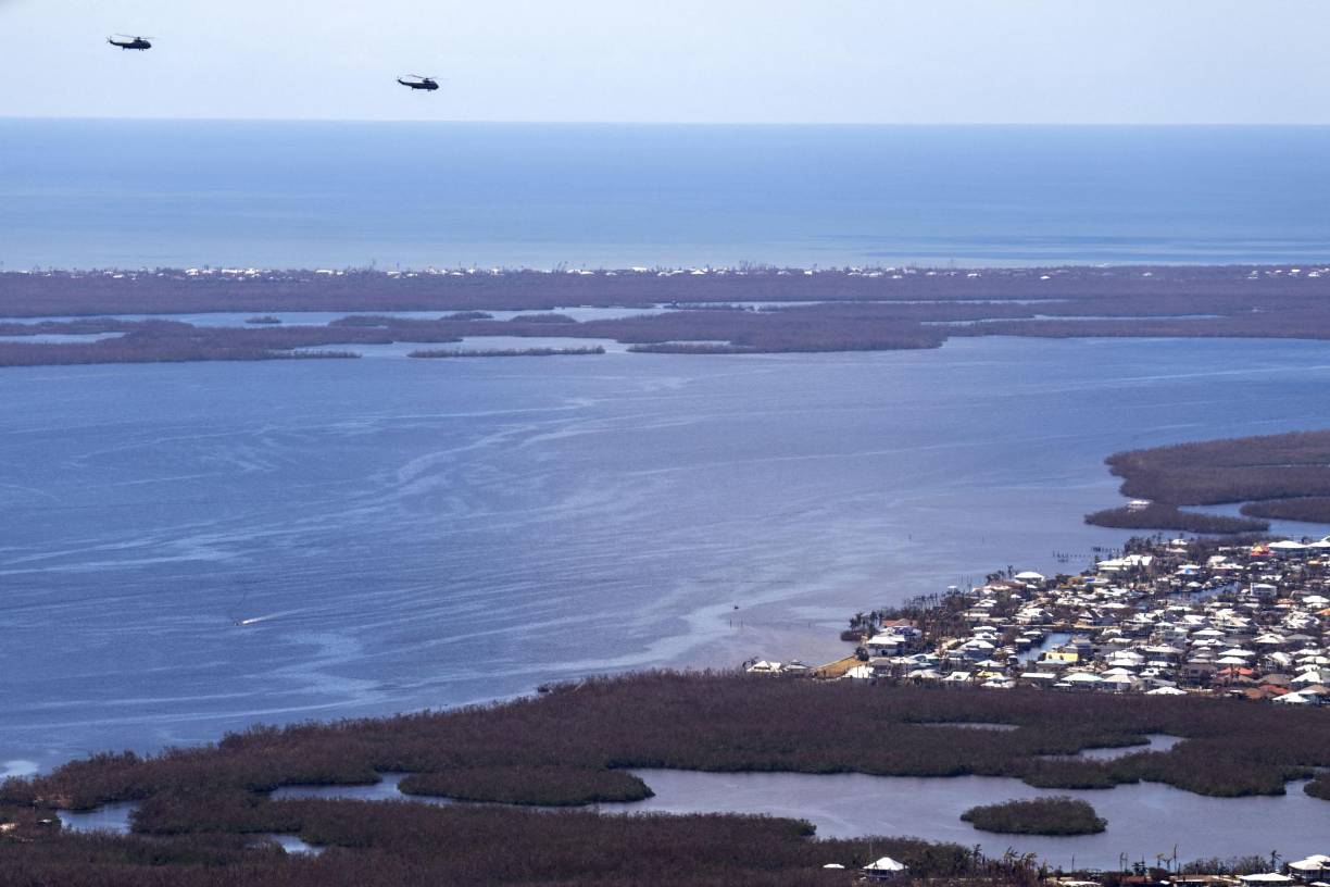 El balance oficial era de 76 muertos este martes (72 en Florida y 4 en Carolina del Norte), pero los medios de comunicación contabilizan más de un centenar, en tanto los socorristas siguen trabajando en los barrios sumergidos por el agua.